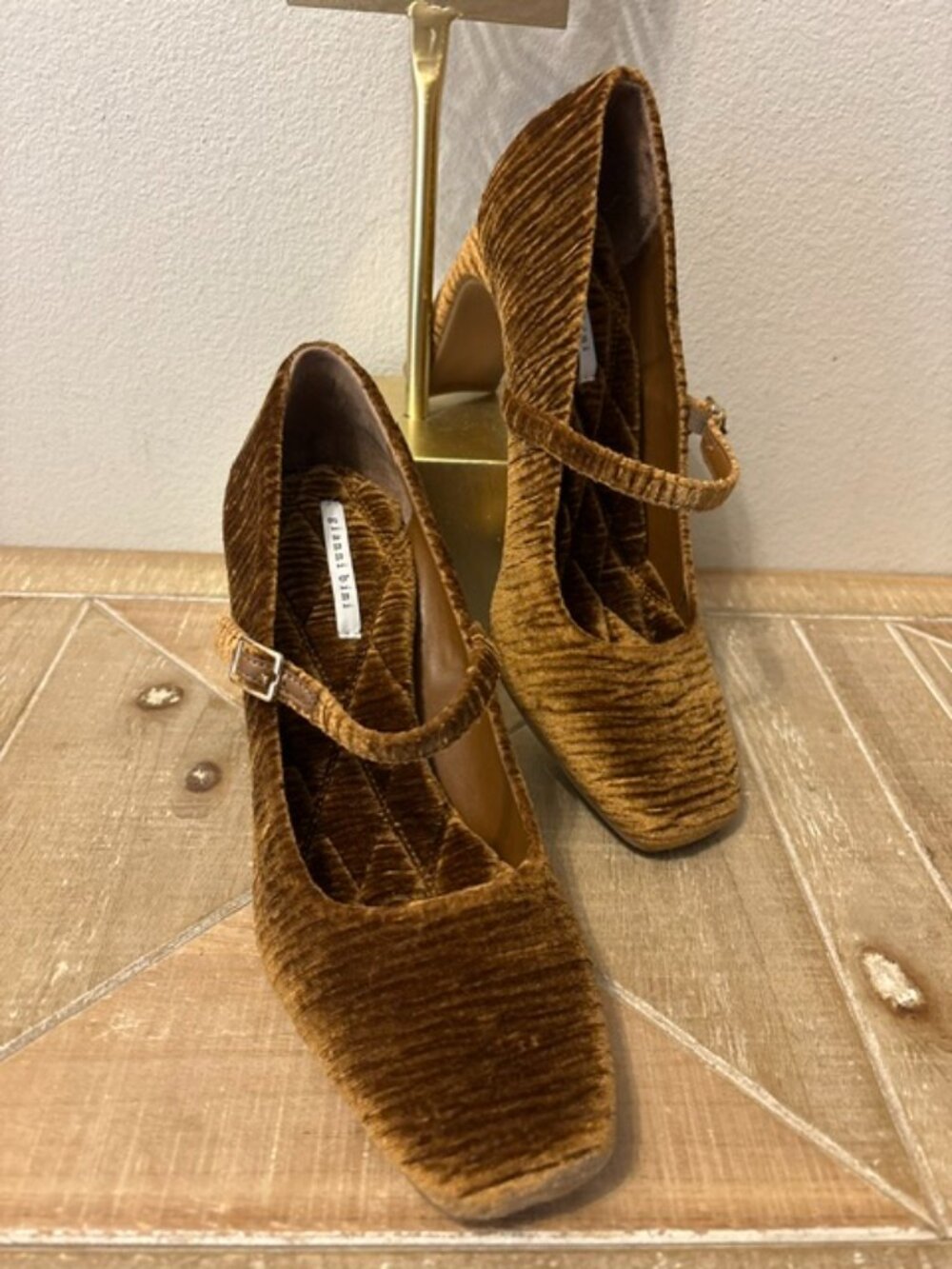 NWOT Gianni Bini Kirklynn Velvet Mary Jane Pumps Ginger Brown Size 8.5